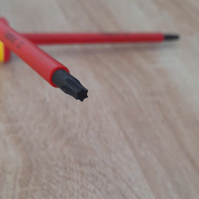 Tua vít đầu sao torx T15 x 181mm cách điện 1000V VDE SATA 61803