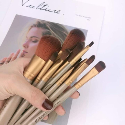 Sét cọ trang điểm 12 món .lông mịn ,mềm đa năng trang điểm ,kèm hộp thiếc cho chị em làm đẹp