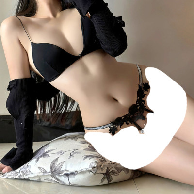 Quần lót lọt khe xẻ đáy ren phối nơ gợi cảm