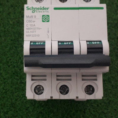 MCB M9F22310 Schneider dòng Multi9 C60SP, số cực 3P, dòng định mức 10A, C Curve, 10kA
