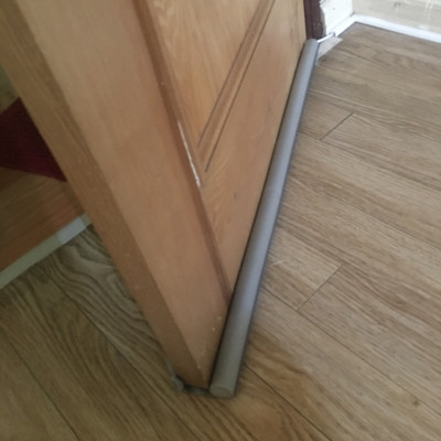 Thanh xốp chắn khe cửa đa năng thông minh