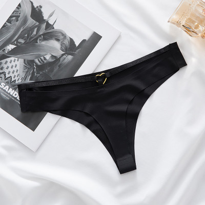 Quần lót lọt khe đúc su phong cách sexy giúp bạn gợi cảm hơn và tự tin hơn