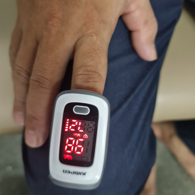 (Hàng chính hãng) Combo máy đo nồng độ oxy trong máu SPO2 và nhịp tim JPD-500E và Nhiệt kế hồng ngoại không tiếp xúc Jumper JPD-FR202