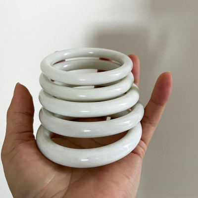 Vòng đá thật, ngọc thật bản tròn đũa màu trắng, hồng thanh lịch cho hàng hiếm xưởng nhà tự làm.