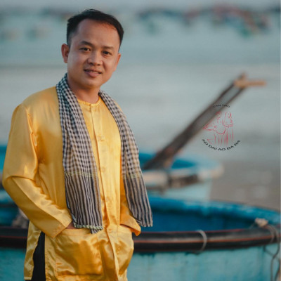 Bộ bà ba phối áo phi vàng đồng quần phi đen