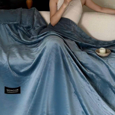 Chăn Moncler - Crytal Plush Size Queen 248x233 Hàng Chính Hãng