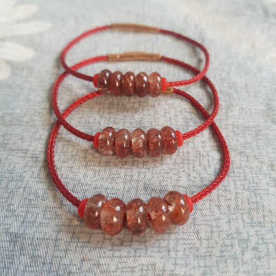 Vòng Tay 5 đồng tiền may mắn kiểu  đá thạch anh tóc đỏ tự nhiên dây đỏ tài lộc  nữ mệnh hỏa mệnh thổ đeo xinh đẹp ạ