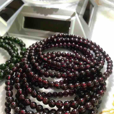 VÒNG NỮ MỆNH HOẢ THỔ ĐÁ GRANET ĐEO LIỀN TAY  XOAY 3 VÒNG ĐỎ ĐẬM NỮ