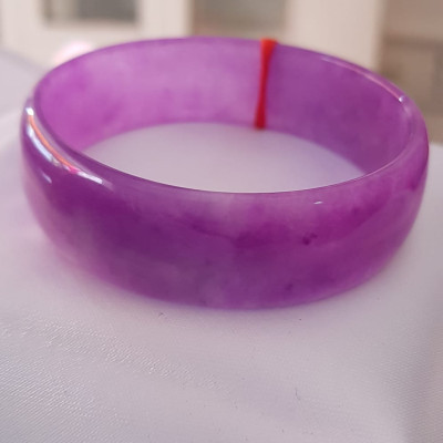 Vòng Tay Nữ Đá Cẩm Thạch Mới Bản Hẹ Tím rịm đều quá đẹp Ni 52mm x Cao16mm x Dầy 4mm Chất liệu đá cẩm thạch Màu tím tịm nhẹ đều bóng đẹp quá Size vòng 52mm Nữ mạng hỏa mạng thổ 47kg đến 50kg đeo ạ
