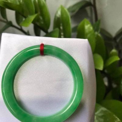 Vòng Tay Phong Thủy Đá Cẩm Thạch Lý B size 48mm x dầy 7,5mm Màu Xanh Lá nhẹ đều vòng đẹp Nữ nữ 35kg - 49kg đeo ạ