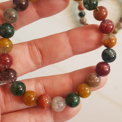 Vòng tay phong thuỷ may mắn đá Thạch anh Ưu linh đa sắc Size hạt 8mm đá Ưu linh đẹp sang trọng của đá thạch anh tự nhiên đa sắc giúp xua tan mệt mỏi, đem đến năng lượng tích cực may mắn tài lộc cho gia chủ ,tăng sự quyến rũ sang trọng cho phái đẹp ạ