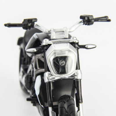 Mô hình xe mô tô Ducati X Diavel S 1:18 Bburago - 18-51066