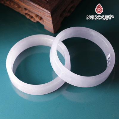 Vòng tay nguyên khối đá bạch ngọc mệnh thủy kim - Ngọc Quý Gemstones