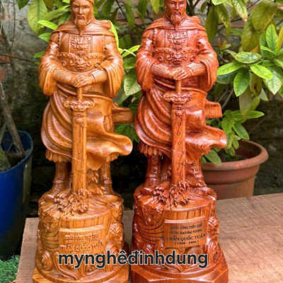 Tượng thánh trần quốc tuấn trần hưng đạo vương bằng gỗ hương đá cao 40cm