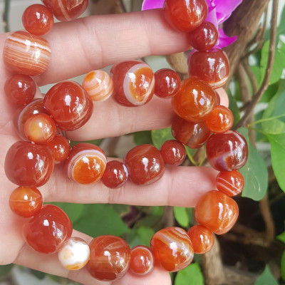 Vòng mã não đỏ kiểu hạt bầu tròn to 15mm nhỏ 10mm màu đỏ vân đẹp nam nữ mệnh hỏa mệnh thổ đeo đẹp ạ