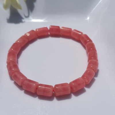 Vòng tay Đá Đào Hoa đẹp Vip hàng đẹp  Chất liệu đá đào hoa Lu Thống Khúc bóng mượt đẹp 6,8mm x dài 10mm Màu hồng tươi bóng đẹp  Nữ mệnh hỏa, mệnh thổ ạ Công dụng may mắn, tài lộc, tốt sức khỏe, xinh đẹp tay ạ