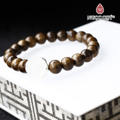Vòng trầm hương tốc phối hoa đá thạch anh trắng .- Ngọc Quý Gemstones