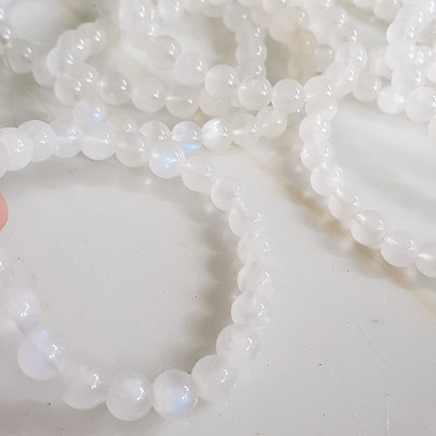 Vòng tay nữ moon trắng ánh xanh tự nhiên size hạt 8mm mới đẹp hợp nữ mệnh kim mệnh thuỷ đeo đẹp may mắn tốt sức khỏe công việc ạ