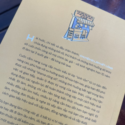 (Minh họa có màu) CHUYỆN ĐI LÀM HẾT LÒNG - Na Lê, Nấm Lùn -  Nhã Nam – bìa mềm