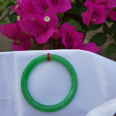 Vòng Tay Đá Cẩm Thạch Lý K49 Size vòng 49mm x dầy 7mm Xanh lá đều bóng thiệt đẹp Nữ mệnh mộc hỏa thủy cân nặng 45kg - 49kg đeo đẹp ạ