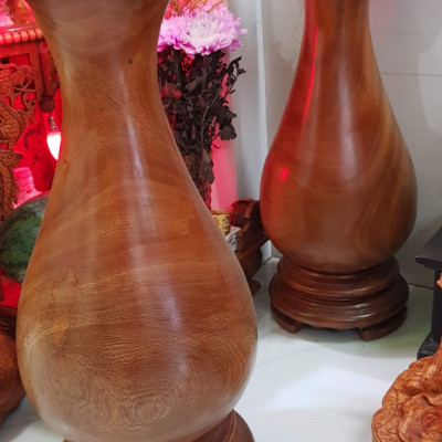 Cặp Lộc Bình Gỗ Gõ Đỏ cao 68cm x đk 25cm vân tự nhiên đẹp Anh Chị trưng phòng khách nhà, công ty, 2 bên bàn thờ Thần Tài , bất kỳ nơi nào trang trí trong nhà thấy đẹp Ý nghĩa Bình An, Phú Quý Tài Lộc ạ