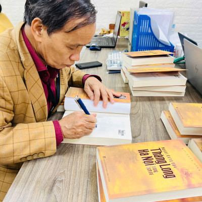 (Có chữ ký tác giả) NGƯỜI ĐỨNG ĐẦU THĂNG LONG - HÀ NỘI TRONG LỊCH SỬ - Bùi Xuân Đính - Tri Thức Trẻ