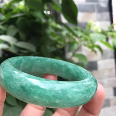 Vòng Tay Bản Hẹ Ni54 Mới Đẹp Đá Thạch Anh Xanh Tự Nhiên Màu Xanh Dâu Xanh Xanh Hy Vọng Size 54mm x bản cao 15mm Chuẩn Hợp Nữ mệnh Mộc Hỏa Thủy Nặng 53kg - 64kg đeo ạ