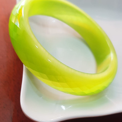 Vòng tay bản hẹ đá mắt mèo giác xanh đợt chuối tươi sáng mới đẹp lạ vòng Ni 55mm x Cao 15mm x dầy 7mm nữ mệnh mộc mệnh hoả 52kg - 56kg  đeo rẻ đẹp