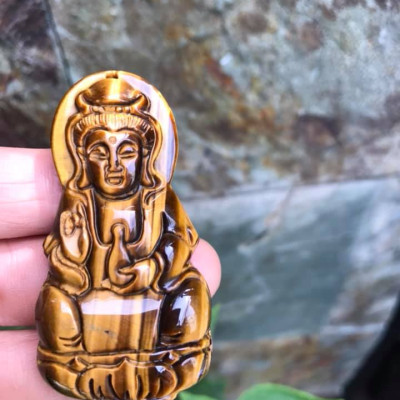 Mặt Dây Chuyền Phật QUAN ÂM size Lớn Cao 58mm x Ngang 30mm x Sâu 11mm Chất Liệu 100% Đá Mắt Hổ Vàng Nâu Tự Nhiên Nam mệnh Kim Thổ Thủy