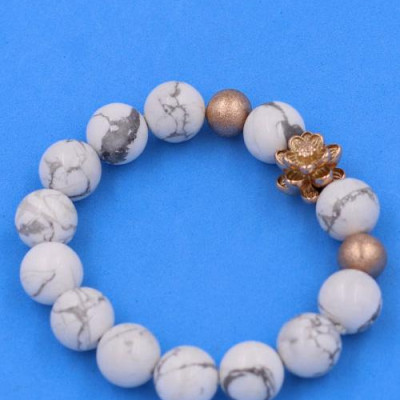 Chuỗi vòng tay Đá Howlite 12 ly - Vòng tay Hoa Sen vàng hồng VHWLHSHBH12 - hợp mệnh Kim, mệnh Thủy