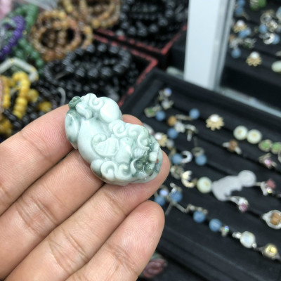 Mặt dây chuyền Tỳ Hưu vẩy rồng phong thủy đá ngọc phỉ thúy