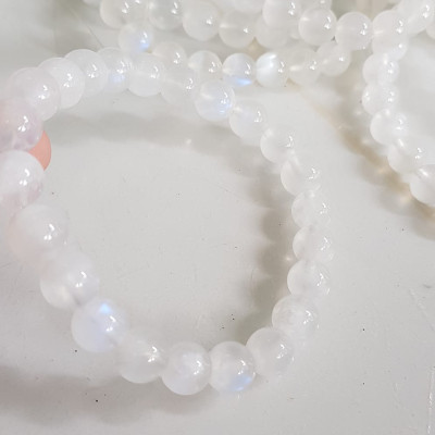 Vòng tay nữ moon trắng ánh xanh tự nhiên size hạt 8mm mới đẹp hợp nữ mệnh kim mệnh thuỷ đeo đẹp may mắn tốt sức khỏe công việc ạ