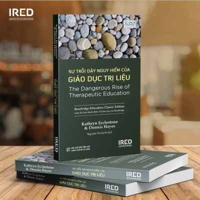 SỰ TRỖI DẬY NGUY HIỂM CỦA GIÁO DỤC TRỊ LIỆU (The Dangerous Rise of Therapeutic Education) - Loạt Ấn bản Kinh điển về Giáo dục của Routledge - Kathryn Ecclestone và Dennis Hayes (bìa mềm)