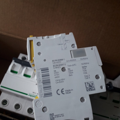 Cầu dao điện MCB 3P-6A Icu 6kA - A9F74306