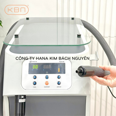 Máy thổi lạnh Cryo Jet Hàn Quốc giúp giảm đau trong thẩm mỹ.
