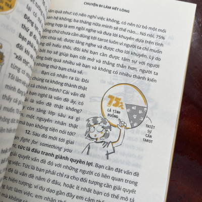 (Minh họa có màu) CHUYỆN ĐI LÀM HẾT LÒNG - Na Lê, Nấm Lùn -  Nhã Nam – bìa mềm