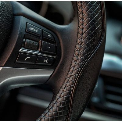 Bọc vô lăng da cao cấp size 37cm cho xe ô tô 4 5 7 chỗ,chất liệu da êm mềm, chống trơn trượt khi dùng,lót cao su