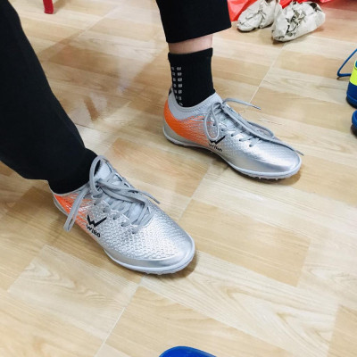 Giày bóng đá phủi thể thao wwwika Flash cổ thun Xám