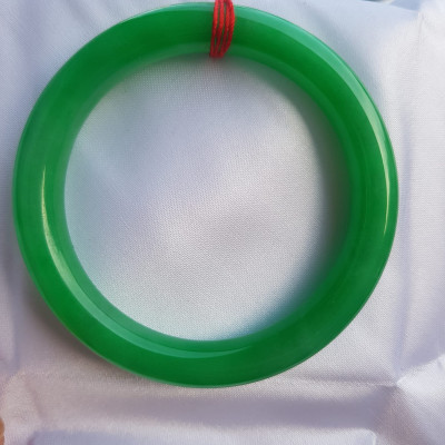 Vòng cẩm thạch Lý Đẹp AAA Sao 53mm x cọng to dầy 8,8mm  Màu xanh lá tươi bóng đẹp  Nữ mệnh Mộc mệnh Hỏa 52kg - 62kg đeo ạ