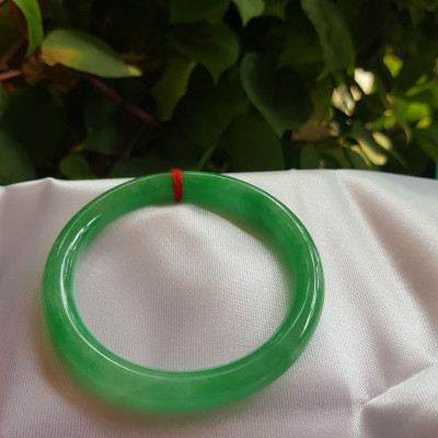Vòng cẩm thạch Lý Nở 53  Size vòng 53mm x Dầy 7,2mm màu Xanh lá Tươi bóng đều đẹp quá  Nữ mệnh Mộc Hỏa 52kg - 60kg đeo đẹp ạ