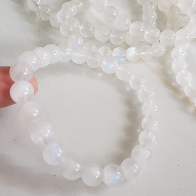 Vòng tay nữ moon trắng ánh xanh tự nhiên size hạt 8mm mới đẹp hợp nữ mệnh kim mệnh thuỷ đeo đẹp may mắn tốt sức khỏe công việc ạ