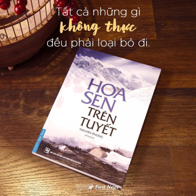 Sách - HOA SEN TRÊN TUYẾT - First News