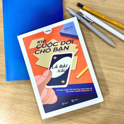 Sách Khi Cuộc Đời Cho Bạn Lá Bài Xấu - AZB