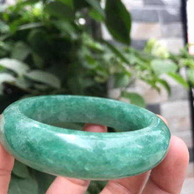 Vòng Tay Bản Hẹ Ni54 Mới Đẹp Đá Thạch Anh Xanh Tự Nhiên Màu Xanh Dâu Xanh Xanh Hy Vọng Size 54mm x bản cao 15mm Chuẩn Hợp Nữ mệnh Mộc Hỏa Thủy Nặng 53kg - 64kg đeo ạ