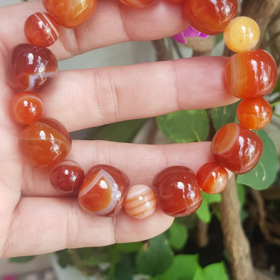 Vòng mã não đỏ kiểu hạt bầu tròn to 15mm nhỏ 10mm màu đỏ vân đẹp nam nữ mệnh hỏa mệnh thổ đeo đẹp ạ