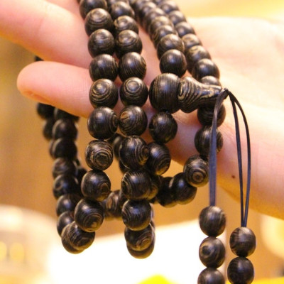 Chuỗi vòng tay trầm hương sánh chìm 108 hạt 6 ly hàng cao cấp