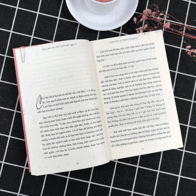 Sách - Sống Bản Lĩnh Theo Cách Một Quý Cô (Kèm Bookmark) (Tái bản 2020)