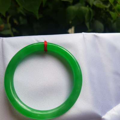 Vòng tay đá cẩm thạch Lý K 49A Sao size 49mm x 7mm  Màu xanh lá bóng đẹp mạng Mộc Hỏa ạ  Nữ tay nhỏ 45kg - 49kg đeo trẻ đẹp ạ