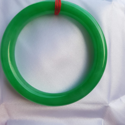 Vòng cẩm thạch Lý Đẹp AAA Sao 53mm x cọng to dầy 8,8mm  Màu xanh lá tươi bóng đẹp  Nữ mệnh Mộc mệnh Hỏa 52kg - 62kg đeo ạ