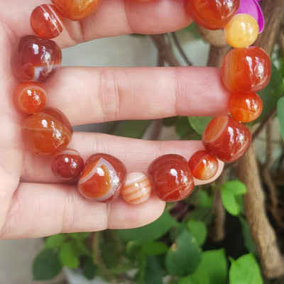 Vòng mã não đỏ kiểu hạt bầu tròn to 15mm nhỏ 10mm màu đỏ vân đẹp nam nữ mệnh hỏa mệnh thổ đeo đẹp ạ